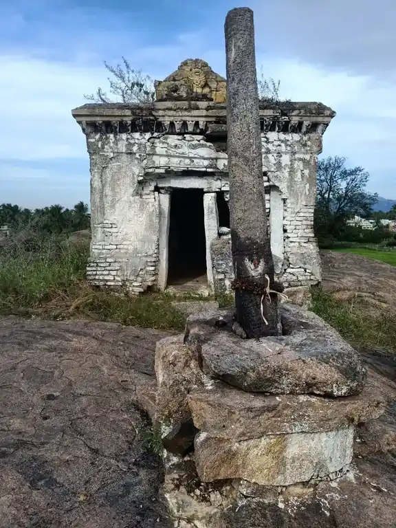 Arulmigu Gobinathaswamy Temple, Elumichanahalli - 636808 அருள்மிகு கோபிநாதசாமி திருக்கோயில், Elumichanahalli - 636808, Dharmapuri - Ancient Temple Architecture and History Image 3