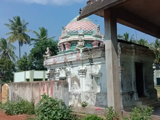 Arulmigu Gopala Krishanaperumal Temple, Makrimangalam, Makrimangalam - 609801 அருள்மிகு கோபாலகிருஷ்ண பெருமாள் திருக்கோயில், ஆனாங்கூர் - 609801, Mayiladuthurai - Ancient Temple Architecture and History Image 2