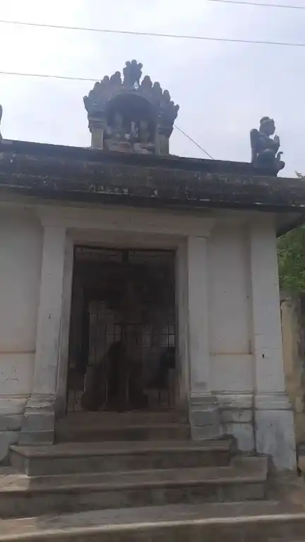 Arulmigu Gopalakrishna Perumal Temple, Seruvaloor - 609503 அருள்மிகு கோபாலகிருஷ்ணசுவாமி திருக்கோயில், Seruvaloor - 609503, Thiruvarur - Ancient Temple Architecture and History Image 2