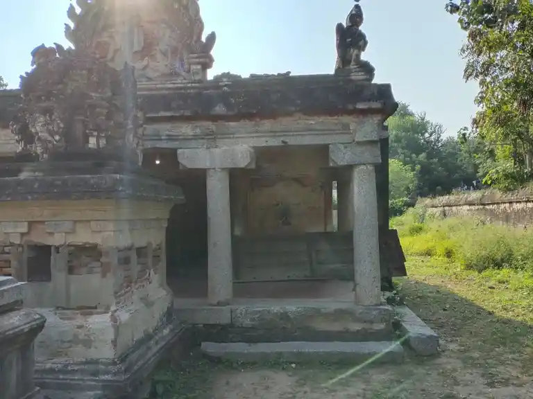 Arulmigu Gopalakrishna Perumal Temple, Sirumadhurai - 607203 அருள்மிகு கோபாலகிருஷ்ண பெருமாள் திருக்கோயில், சிறுமதுரை - 607203, Viluppuram - Ancient Temple Architecture and History Image 2