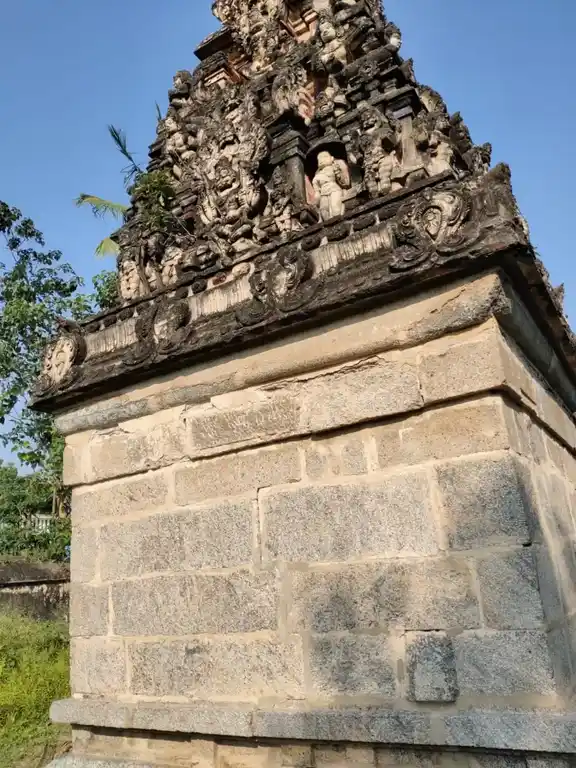 Arulmigu Gopalakrishna Perumal Temple, Sirumadhurai - 607203 அருள்மிகு கோபாலகிருஷ்ண பெருமாள் திருக்கோயில், சிறுமதுரை - 607203, Viluppuram - Ancient Temple Architecture and History Image 7