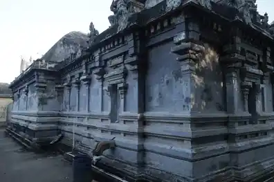 Arulmigu Gopalakrishna Perumal Temple, Vaanathirajapuram - 609806 அருள்மிகு கோபாலகிருஷ்ண பெருமாள் திருக்கோயில், வாணாதிராஜபுரம் - 609806, Mayiladuthurai - Ancient Temple Architecture and History Image 11