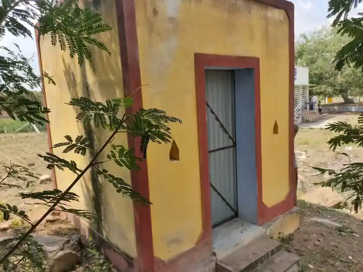 Arulmigu Gounder Mariamman Temple, Edaikalpadi - 639206 அருள்மிகு கவுண்டர்மாரியம்மன் திருக்கோயில், எடைக்கல்பாடி - 639206, Tiruppur - Ancient Temple Architecture and History Image 4
