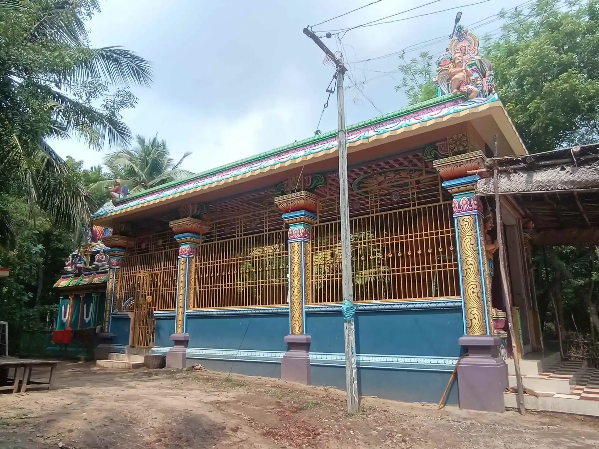 Arulmigu Govindarajaperumal Temple, Kannukkiniyar Koil, Pachai Perumanallur - 609104 அருள்மிகு கோவிந்தராஜப் பெருமாள் திருக்கோயில், Kannukkiniyar Koil, Sirkali - 609104, Mayiladuthurai - Ancient Temple Architecture and History Image 2