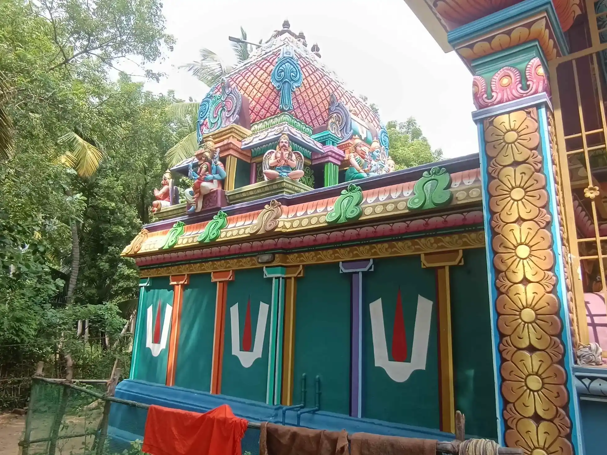 Arulmigu Govindarajaperumal Temple, Kannukkiniyar Koil, Pachai Perumanallur - 609104 அருள்மிகு கோவிந்தராஜப் பெருமாள் திருக்கோயில், Kannukkiniyar Koil, Sirkali - 609104, Mayiladuthurai - Ancient Temple Architecture and History Image 3