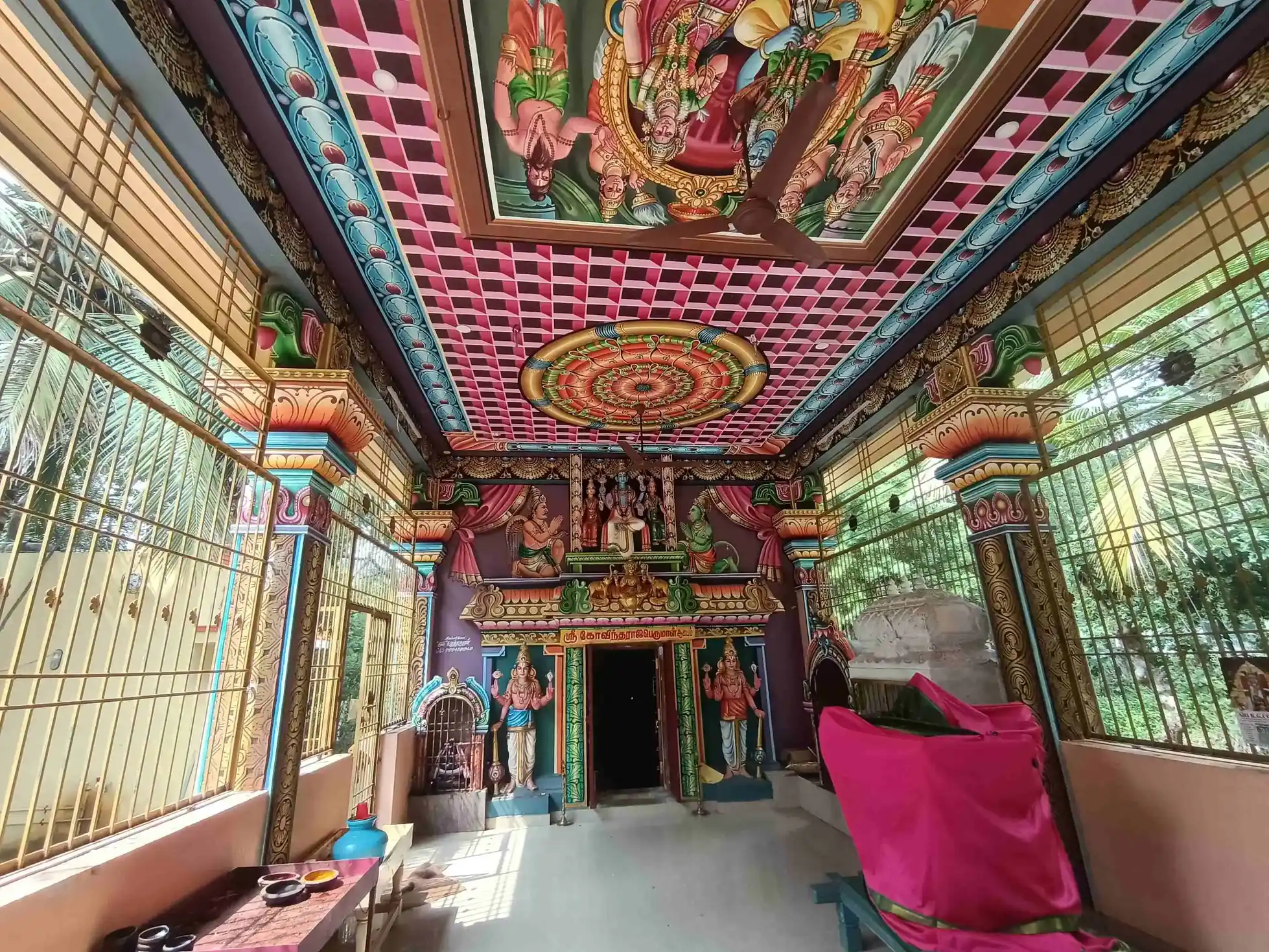 Arulmigu Govindarajaperumal Temple, Kannukkiniyar Koil, Pachai Perumanallur - 609104 அருள்மிகு கோவிந்தராஜப் பெருமாள் திருக்கோயில், Kannukkiniyar Koil, Sirkali - 609104, Mayiladuthurai - Ancient Temple Architecture and History Image 4