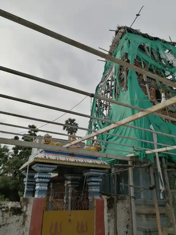 Arulmigu Gowriamman Sunthara Vinayagar And Ponniamman Temple, Enchampakkam, Chennai - 600115 அருள்மிகு கவுரியம்மன் சுந்தரவிநாயகர் மற்றும் பொன்னியம்மன் திருக்கோயில், ஈஞ்சம்பாக்கம், சென்னை - 600115, Chennai - Ancient Temple Architecture and History Image 2