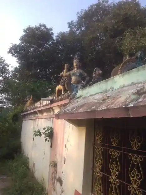 Arulmigu Gramadevathai Ponniamman Temple, Koil Land, Maruthavallipuram - 631209 அருள்மிகு கிராமதேவதை பொன்னியம்மன் திருக்கோயில், Koil Land, Maruthavallipuram - 631209, Tiruvallur - Ancient Temple Architecture and History Image 4