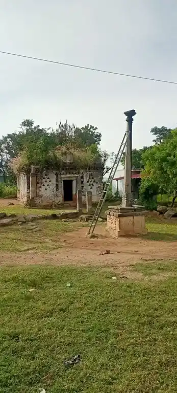Arulmigu Guddahalli Eshwaran Temple, Kuttapatti, Bannihalli - 635106 அருள்மிகு குட்டஅள்ளி ஈஸ்வரன் திருக்கோயில், குட்டப்பட்டி - 635106, Krishnagiri - Ancient Temple Architecture and History Image 4
