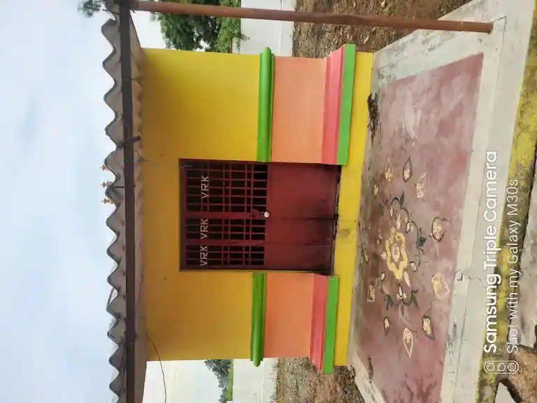 Arulmigu Gundukuruki Petrayaswamy Temple, Gundukuruki - 635117 அருள்மிகு குண்டு குறிக்கி பேட்ராயசாமி திருக்கோயில், Gundukuruki - 635117, Krishnagiri - Ancient Temple Architecture and History Image 4