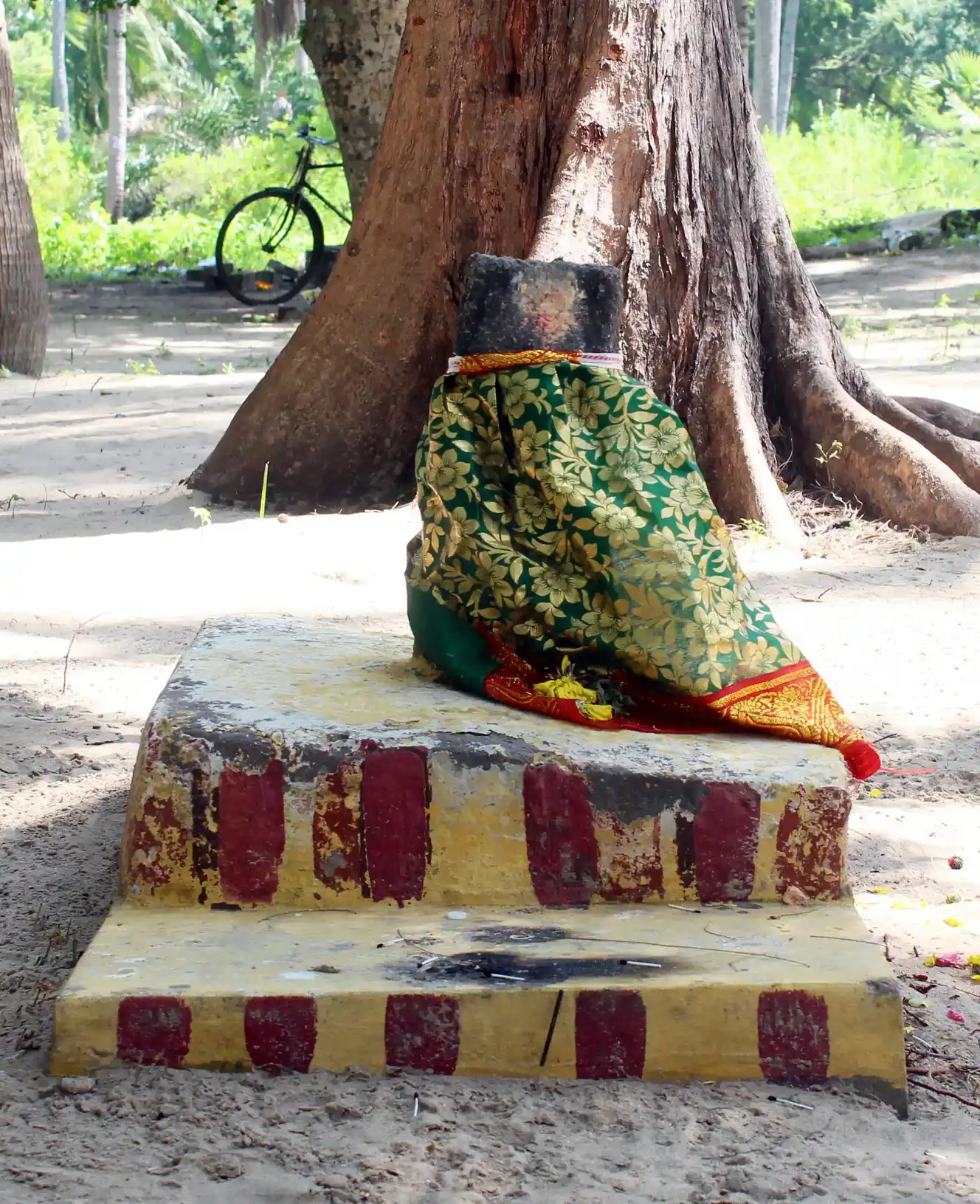 Arulmigu Gunthukal Muniyasamy Temple, Pamban, - 623521 Arulmigu Gunthukal Muniyasamy Temple, Pamban, - 623521, Ramanathapuram - Ancient Temple Architecture and History Image 3