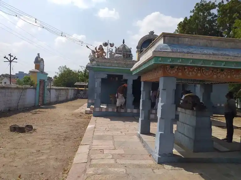 Arulmigu Gunthukal Muniyasamy Temple, T.Siruvanoor - 630303 அருள்மிகு பசுபதீஸ்வர் திருக்கோயில், டி.சிறுவனூர், T.Siruvanoor - 630303, Sivagangai - Ancient Temple Architecture and History Image 4