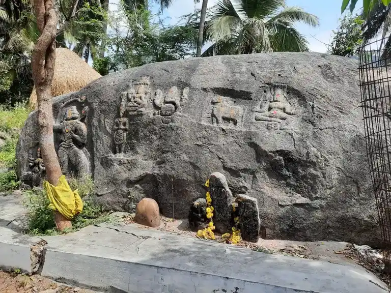 Arulmigu Gurunaayadeva Dayam Temple, Thalihalli - 635112 அருள்மிகு குருநாய தேவதாயம் திருக்கோயில், தளிஹள்ளி - 635112, Krishnagiri - Ancient Temple Architecture and History Image 3