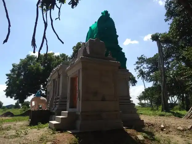 Arulmigu Gurunatha Samy Temple, Kunnanampatti - 625514 அருள்மிகு குருநாதசாமி கோயில், Kunnanampatti, Kunnanampatti - 625514, Madurai - Ancient Temple Architecture and History Image 3