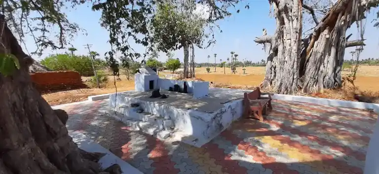 Arulmigu Gurunatha Swamy Temple, Nallipalayam - 637003 அருள்மிகு குருநாதசாமி திருக்கோயில், Nallipalayam - 637003, Namakkal - Ancient Temple Architecture and History Image 4