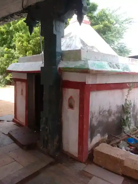 Arulmigu Gurunatharsamy Temple, Melakkal - 625218 அருள்மிகு குருநாதசுவாமி திருக்கோயில், Melakkal - 625218, Madurai - Ancient Temple Architecture and History Image 3