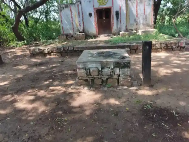 Arulmigu Gurunathasamy Temple, Kandai - 625527 அருள்மிகு குரநாத சுவாமி திருக்கோயில், Kandai - 625527, Madurai - Ancient Temple Architecture and History Image 8