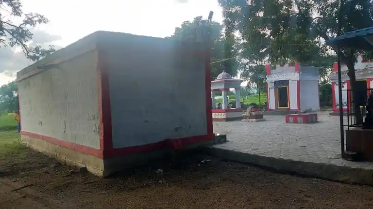 Arulmigu Gurunathasamy Temple, Putthur - 625105 அருள்மிகு குருநாதசுவாமி திருக்கோயில், Putthur - 625105, Madurai - Ancient Temple Architecture and History Image 2