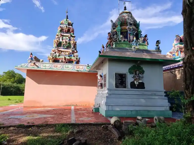 Arulmigu Gurunathaswamy Temple, Ulakudi, Ulakudi - 626607 அருள்மிகு குருநாதசுவாமி திருக்கோயில், உலக்குடி, உலக்குடி - 626607, Virudhunagar - Ancient Temple Architecture and History Image 4