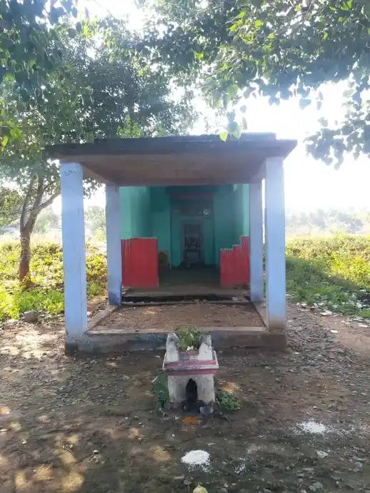 Arulmigu Hanumantharapperumal Temple, Thamaraikulam - 625605 Arulmigu Hanumantharapperumal Temple, Thamaraikulam - 625605, Theni - Ancient Temple Architecture and History Image 3