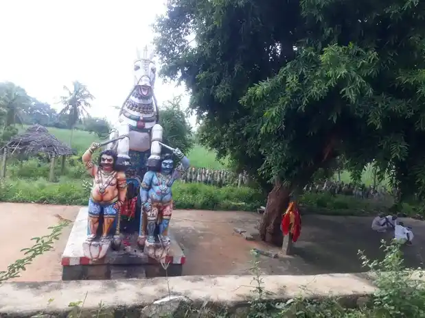 Arulmigu Harihara Puthira Sattha Ayyanar And Sathamangalam Sundara Vinayagar Temple, Sathamangalam - 625109 அருள்மிகு ஹரிகரபுத்திர அய்யனார் மற்றும் காத்த மங்கலம் சுந்தர விநாயகர் கோயில், Sathamangalam - 625109, Madurai - Ancient Temple Architecture and History Image 2