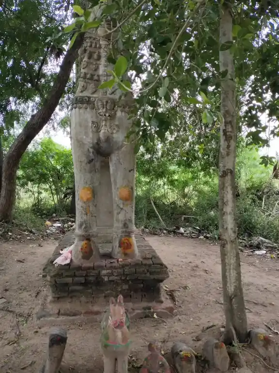Arulmigu Hariharapuththira Temple, Manakuppam - 607203 அருள்மிகு ஹரிஹரபுத்திரசாமி திருக்கோயில், Manakuppam - 607203, Viluppuram - Ancient Temple Architecture and History Image 3