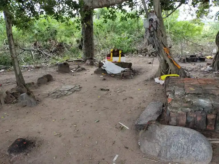 Arulmigu Hariharapuththira Temple, Manakuppam - 607203 அருள்மிகு ஹரிஹரபுத்திரசாமி திருக்கோயில், Manakuppam - 607203, Viluppuram - Ancient Temple Architecture and History Image 5