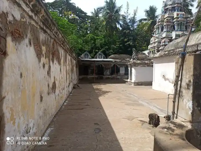 Arulmigu Hariperameswarar Temple, Nadukaveri, Nadukaveri - 613101 அருள்மிகு ஹரிபிர்மேசுவரர் திருக்கோயில், நடுக்காவேரி, நடுக்காவேரி - 613101, Thanjavur - Ancient Temple Architecture and History Image 9