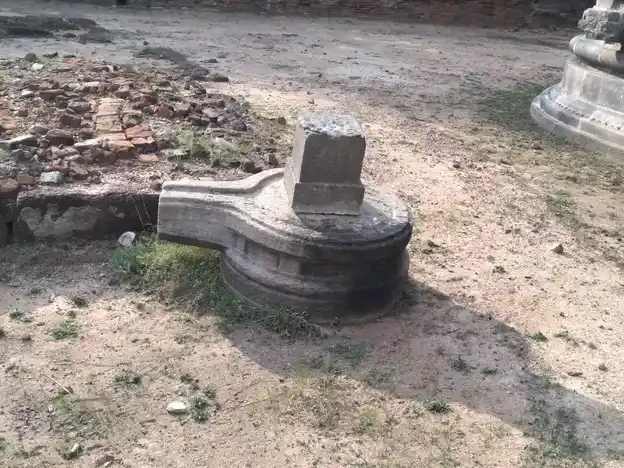 Arulmigu Idaikkaala Aaandeeswarar Temple, Irumpaanadu - 614621 அருள்மிகு இடைக்கல ஆண்டீஸ்வரர் திருக்கோயில், Irumpaanadu - 614621, Pudukkottai - Ancient Temple Architecture and History Image 8