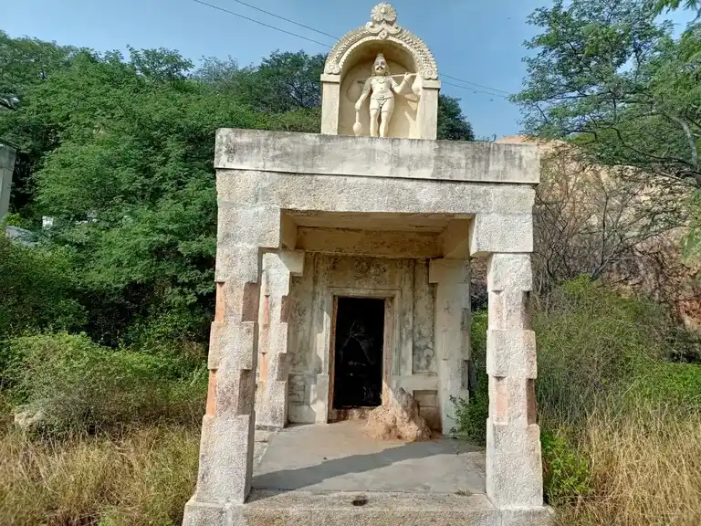 Arulmigu Idumbakumarasamy Temple, Udiyur - 638703 அருள்மிகு இடும்பகுமாரசுவாமி திருக்கோயில், ஊதியூர் - 638703, Tiruppur - Ancient Temple Architecture and History Image 2