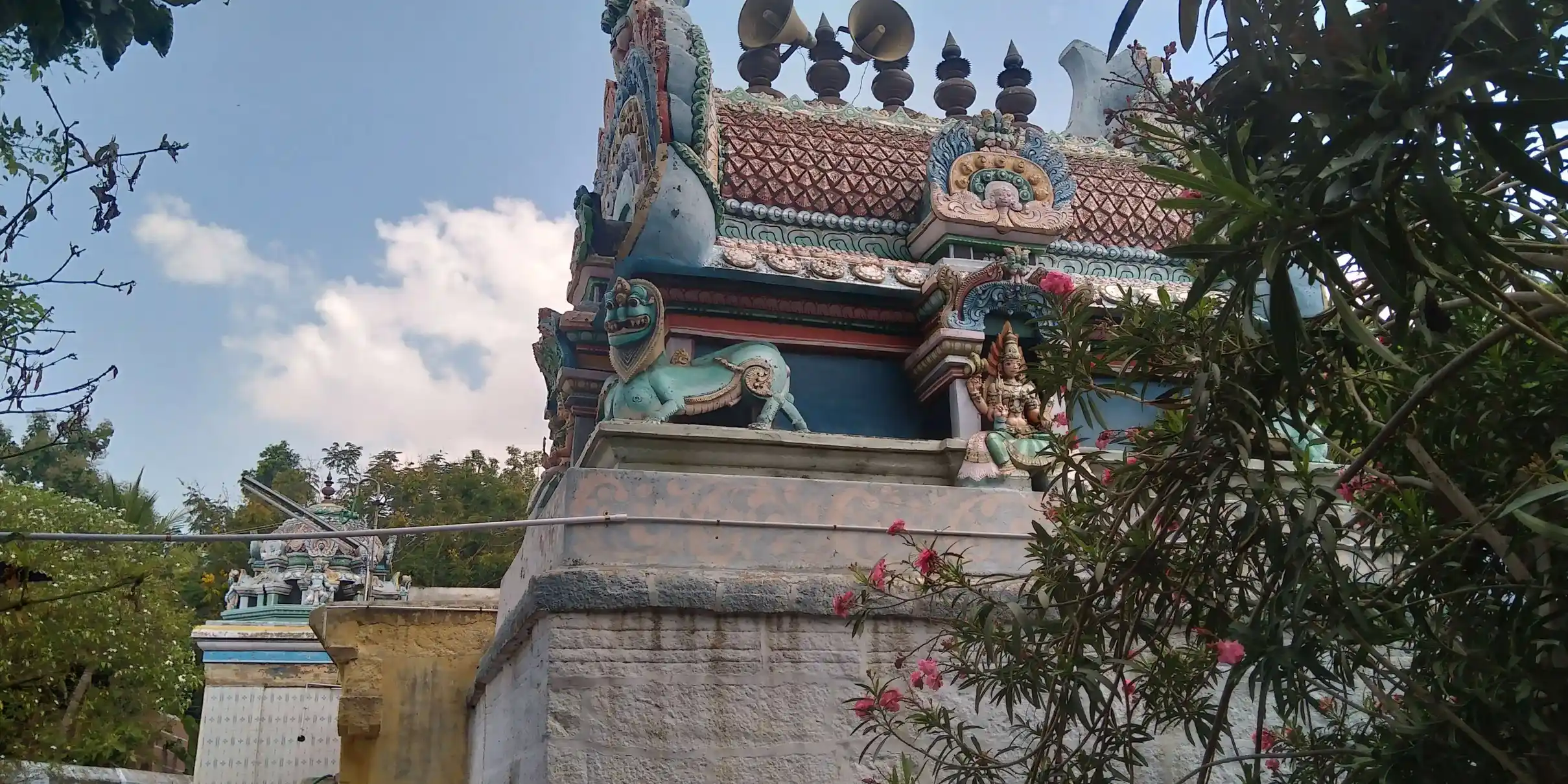 Arulmigu Ilamadichiyamman Temple, Mummdichozhamangalam - 621712