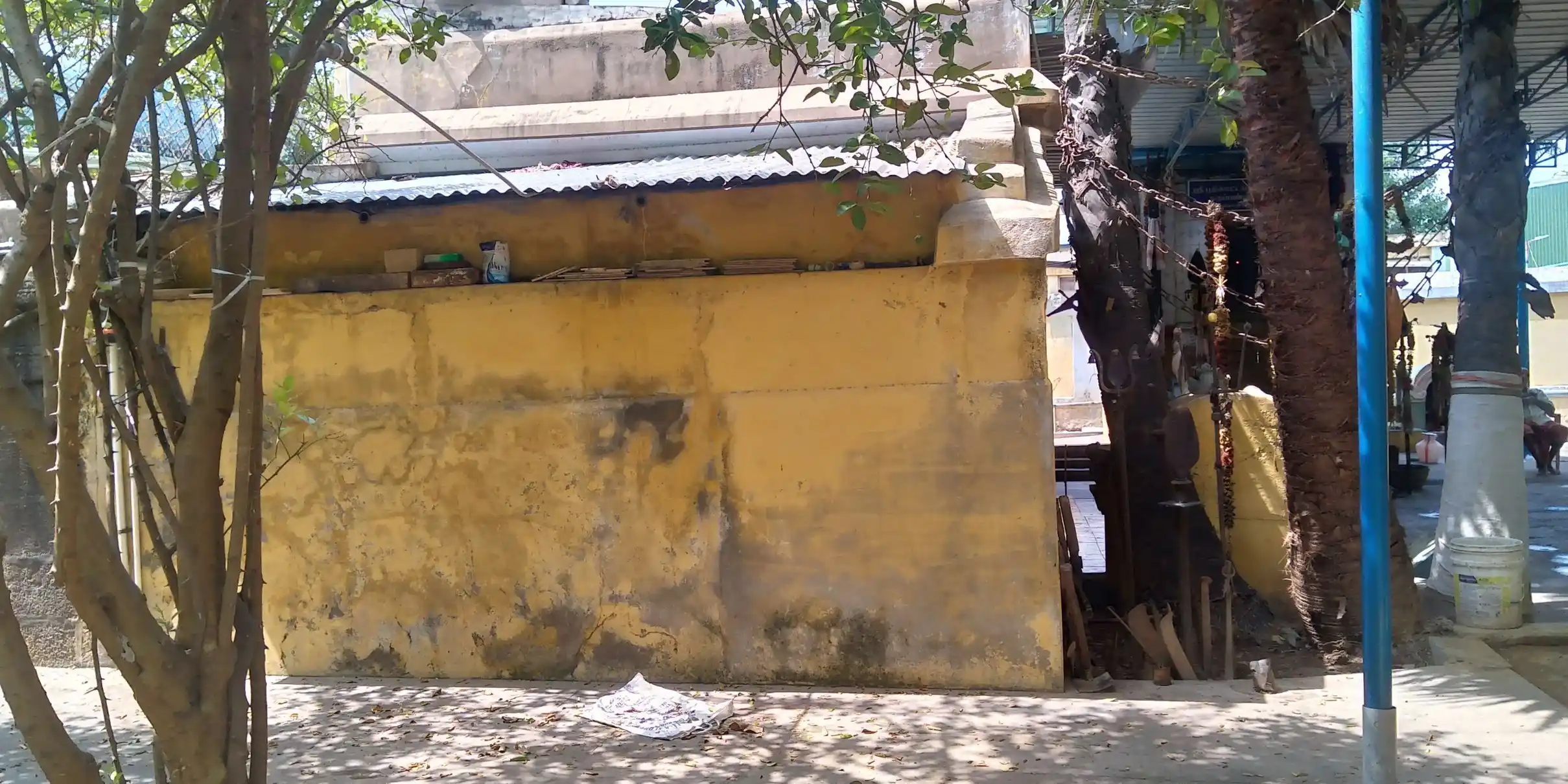 Arulmigu Ilamadichiyamman Temple, Mummdichozhamangalam - 621712 அருளமிகு இளமாடிச்சியம்மன் திருக்கோயில், Mummdichozhamangalam - 621712, Thiruchirappalli - Ancient Temple Architecture and History Image 2