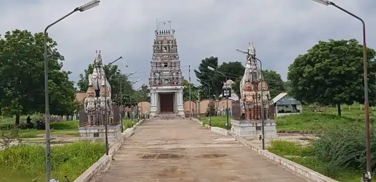 Arulmigu Ilangamudaiya Iyanar Temple, Kalappur - 630501 அருள்மிகு இலங்கமுடைய அய்யனார் திருக்கோயில், Kalappur - 630501, Sivagangai - Ancient Temple Architecture and History Image 3