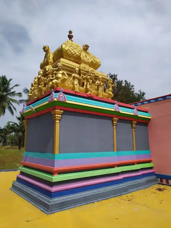 Arulmigu Ilayaperumal Temple, Nadupalayam, Kumaramangalam - 637205 அருள்மிகு இளையபெருமாள் திருக்கோயில், Nadupalayam, Kumaramangalam - 637205, Namakkal - Ancient Temple Architecture and History Image 3