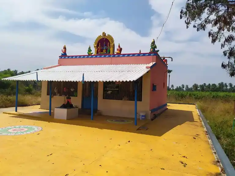 Arulmigu Ilayaperumal Temple, Nadupalayam, Kumaramangalam - 637205 அருள்மிகு இளையபெருமாள் திருக்கோயில், Nadupalayam, Kumaramangalam - 637205, Namakkal - Ancient Temple Architecture and History Image 4