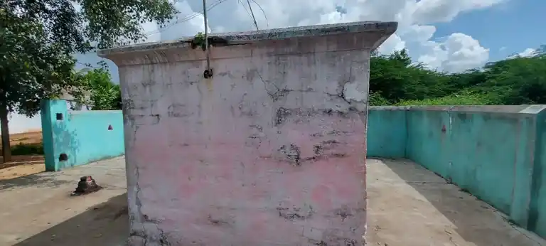 Arulmigu Inneeswarar Chelliyamman an Maariyamman and Thanthoniyamman andPillaiyar Temple, Thuraiperumpakkam - 631001 அருள்மிகு ஐனிஸ்வரர் செல்லியம்மன் மாரியம்மன் தாந்தோனியம்மன் பிள்ளையார் பத்ரகாளியம்மன் திருக்கோயில், துரைப்பெரும்பாக்கம் - 631001, Ranipet - Ancient Temple Architecture and History Image 4