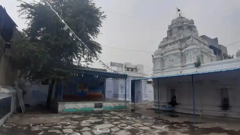 Arulmigu Iratheeswarar Temple, Ammoor - 632501