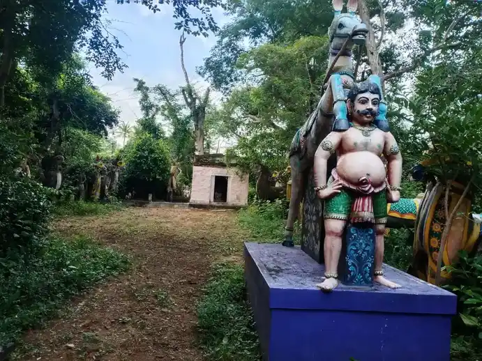 Arulmigu Irulandi Karuppanasamy Temple, Pallapatti - 625103 அருள்மிகு இருளாண்டி கருப்பணசாமி கோயில், Pallapatti - 625103, Madurai - Ancient Temple Architecture and History Image 4