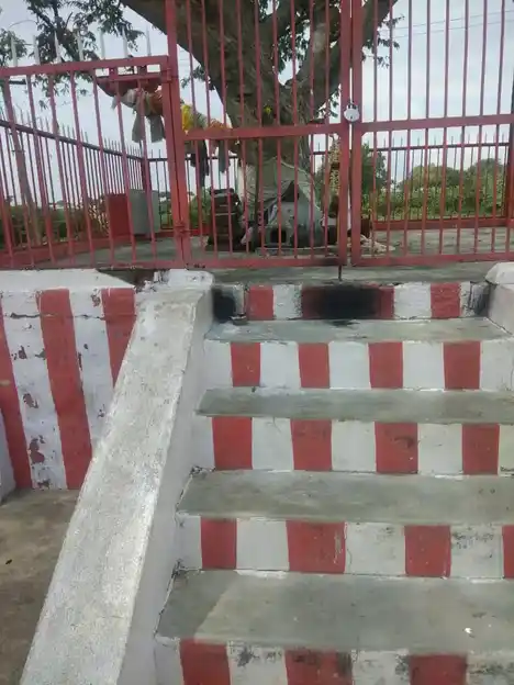 Arulmigu Irulappa Swamy Temple, Sekkapatty - 624220 அருள்மிகு இருளப்பசாமி திருக்கோயில், Sekkapatty - 624220, Dindigul - Ancient Temple Architecture and History Image 4