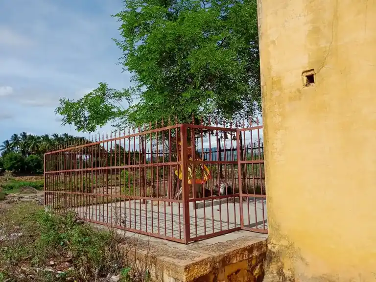 Arulmigu Irulappa Swamy Temple, Sivagnanapuram - 624219 அருள்மிகு இருளப்பசாமி திருக்கோயில், Sivagnanapuram - 624219, Dindigul - Ancient Temple Architecture and History Image 4