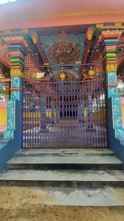 Arulmigu Irulappasamy Temple, Peraiyoor - 623708 அருள்மிகு இருளப்பசாமி திருக்கோயில், Peraiyoor - 623708, Ramanathapuram - Ancient Temple Architecture and History Image 2