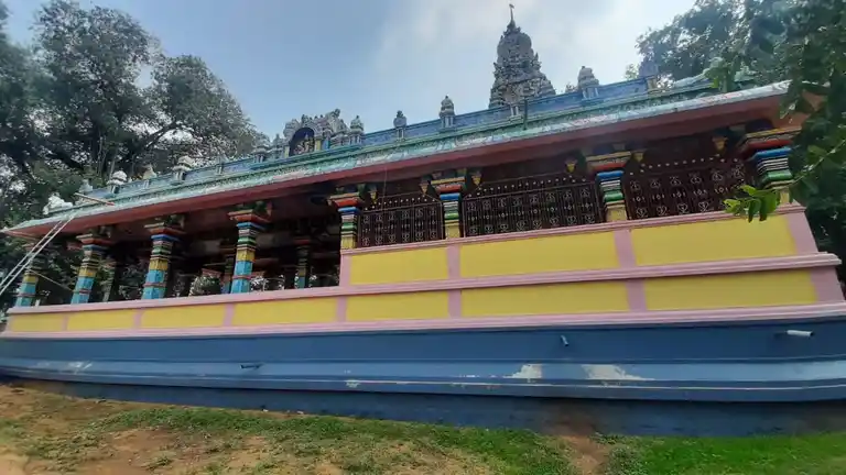 Arulmigu Irulappasamy Temple, Peraiyoor - 623708 அருள்மிகு இருளப்பசாமி திருக்கோயில், Peraiyoor - 623708, Ramanathapuram - Ancient Temple Architecture and History Image 4