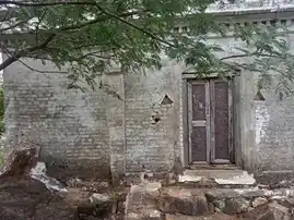 Arulmigu Irumbukundru Varadharajaperumal Temple, Mangampatti - 621307 Arulmigu Irumbukundru Varadharajaperumal Temple, Mangampatti - 621307, Thiruchirappalli - Ancient Temple Architecture and History Image 3