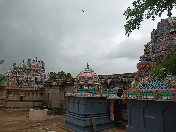 Arulmigu Isvwanathasami Temple, Kulikari - 613704