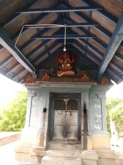 Arulmigu Iyanar And Kilapilayar Swamy Temple, Arasavanakadu - 612603 அருள்மிகு அய்யனார் மற்றும் கீழப்பிள்ளையார் திருக்கோயில், Arasavanakadu - 612603, Thiruvarur - Ancient Temple Architecture and History Image 3