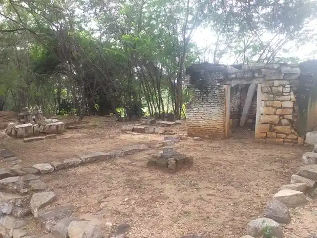 Arulmigu Iyanar Temple, Perunthozuvu - 641665 அருள்மிகு அய்யனார் திருக்கோயில், Perunthozuvu - 641665, Tiruppur - Ancient Temple Architecture and History Image 3