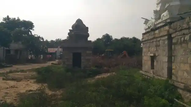 Arulmigu Iyaratheeswarar Temple, Ambapoor - 621701 Arulmigu Iyaratheeswarar Temple, Ambapoor - 621701, Ariyalur - Ancient Temple Architecture and History Image 3