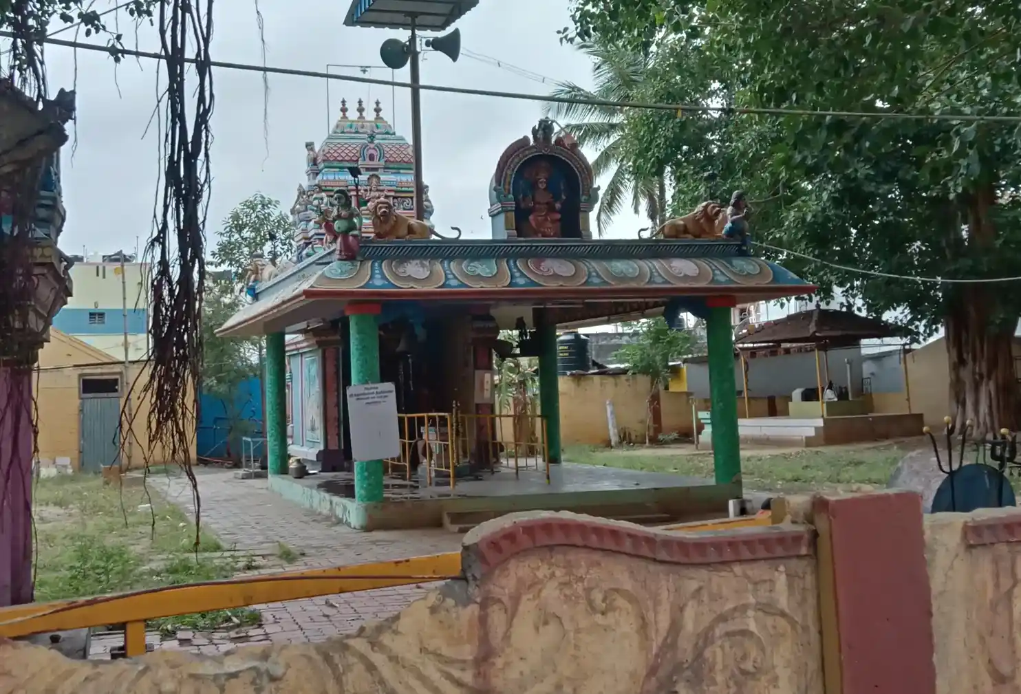 Arulmigu Iyasami Varakilaruamman Temple, Vilankurichy - 641035 அருள்மிகு அய்யாசாமி வரகிளற்றுஅம்மன் திருக்கோயில், விலங்குறிச்சி - 641035, Coimbatore - Ancient Temple Architecture and History Image 2