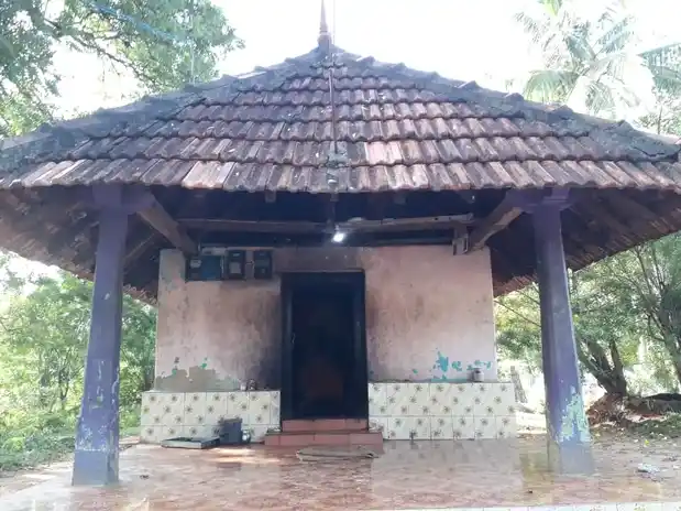 Arulmigu Iyyanar and Pidari Temple, Valaramanikkam, Thirumayam Taluk - 622202 அருள்மிகு அய்யனார் மற்றும் பிடாரி திருக்கோயில், வாளரமாணிக்கம், திருமயம் வட்டம் - 622202, Pudukkottai - Ancient Temple Architecture and History Image 3