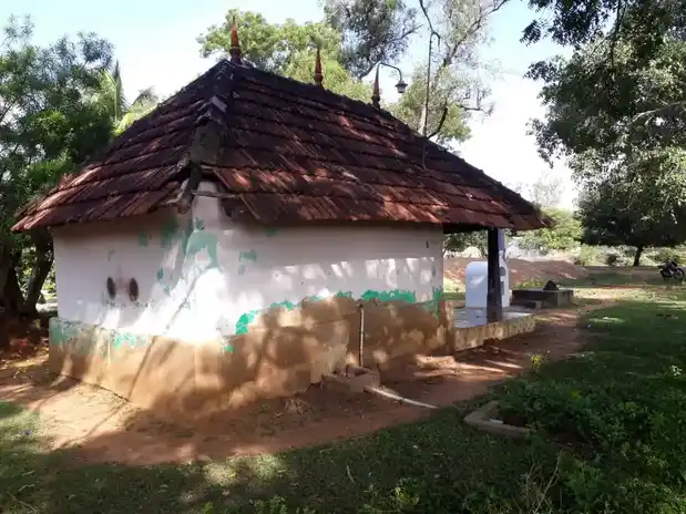 Arulmigu Iyyanar and Pidari Temple, Valaramanikkam, Thirumayam Taluk - 622202 அருள்மிகு அய்யனார் மற்றும் பிடாரி திருக்கோயில், வாளரமாணிக்கம், திருமயம் வட்டம் - 622202, Pudukkottai - Ancient Temple Architecture and History Image 4